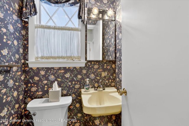 3000 Westchester Road, Lansing, MI 48911