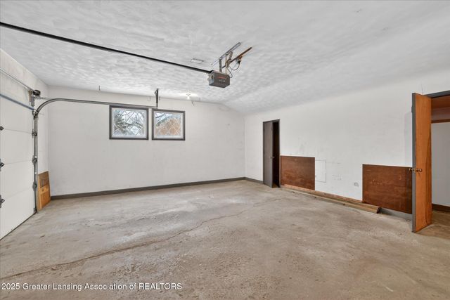 3000 Westchester Road, Lansing, MI 48911