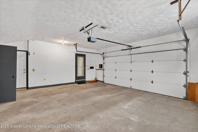 3000 Westchester Road, Lansing, MI 48911