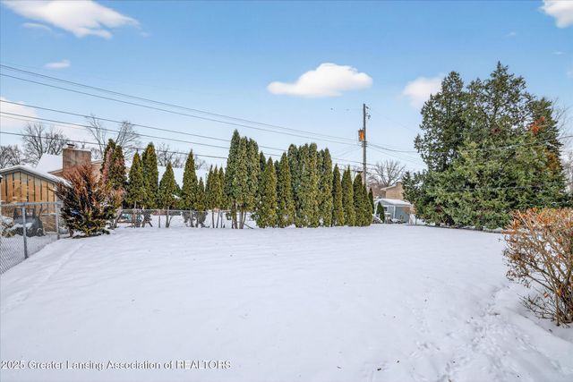 3000 Westchester Road, Lansing, MI 48911