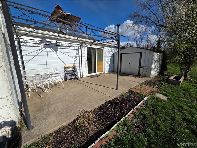 71 4th Avenue, Lancaster, NY 14086
