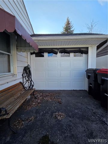 71 4th Avenue, Lancaster, NY 14086