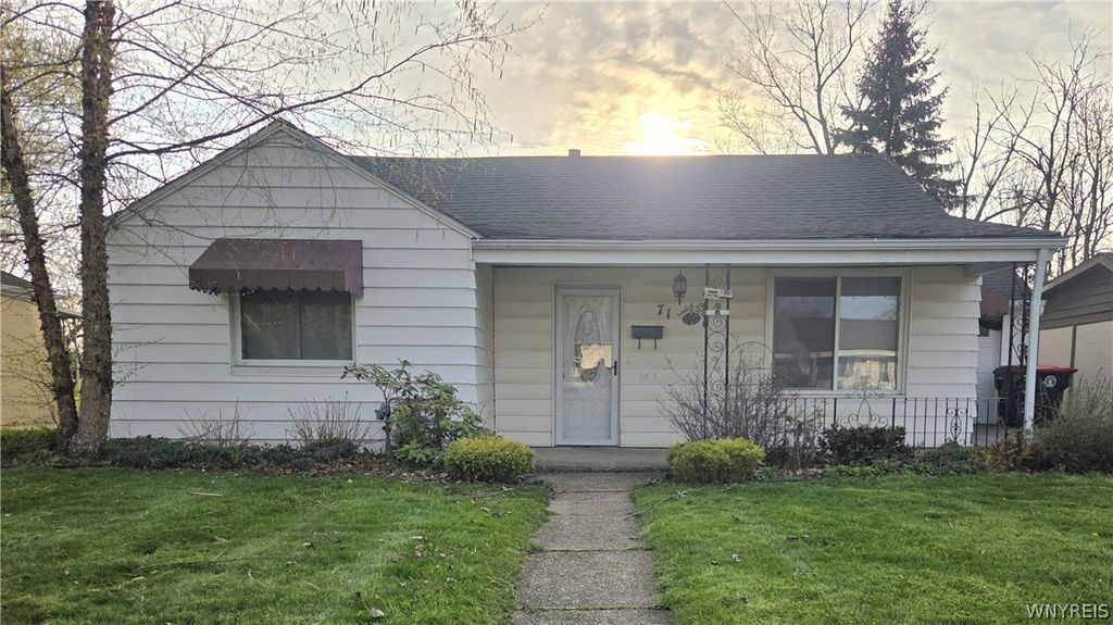 71 4th Avenue, Lancaster, NY 14086
