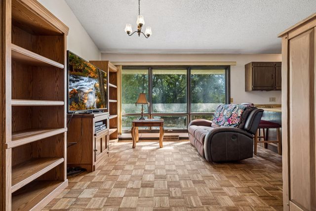 6521 Kurtz Lane, Eden Prairie, MN 55346