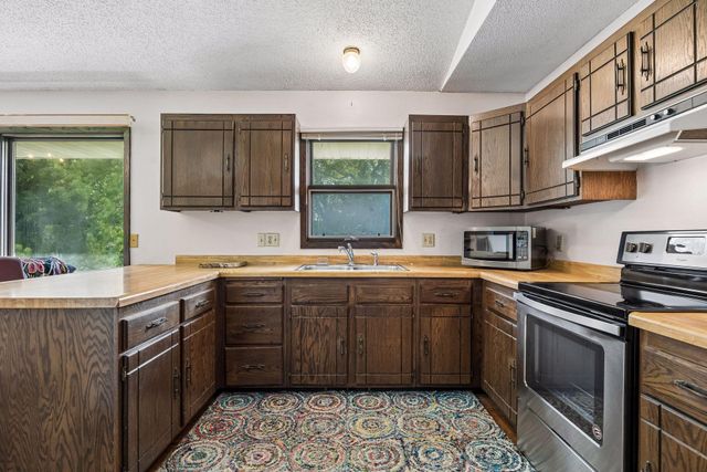 6521 Kurtz Lane, Eden Prairie, MN 55346