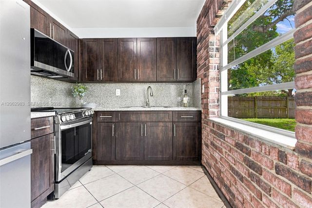 200 N 69th Ter, Hollywood, FL 33024