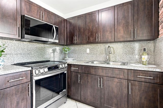 200 N 69th Ter, Hollywood, FL 33024