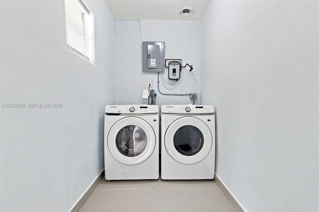 200 N 69th Ter, Hollywood, FL 33024