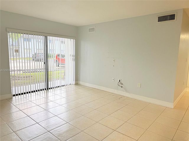 7200 NW 179th St 111, Hialeah, FL 33015