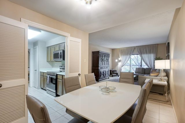 661 Bering Drive 310, Houston, TX 77057