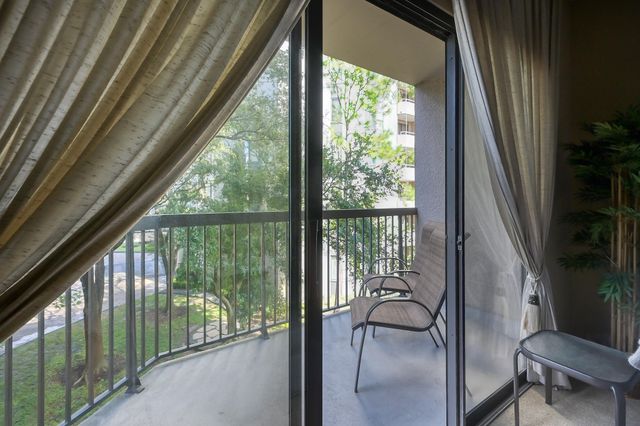 661 Bering Drive 310, Houston, TX 77057