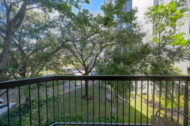 661 Bering Drive 310, Houston, TX 77057