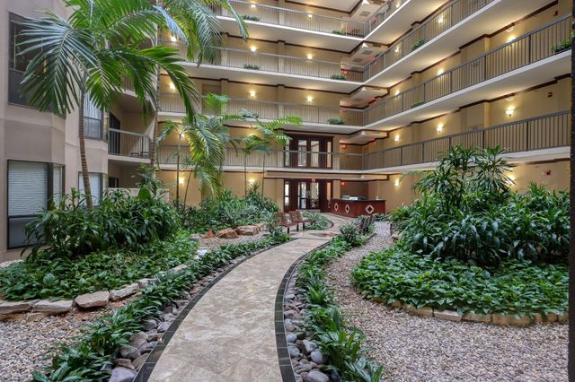661 Bering Drive 310, Houston, TX 77057