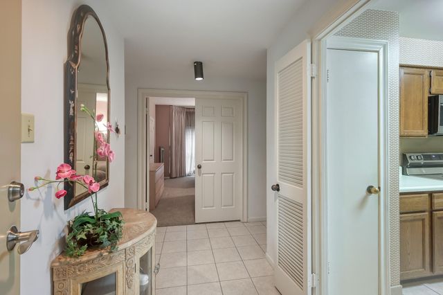 661 Bering Drive 310, Houston, TX 77057