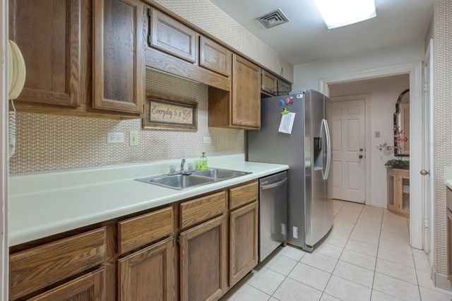 661 Bering Drive 310, Houston, TX 77057