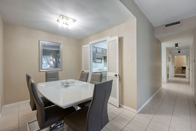 661 Bering Drive 310, Houston, TX 77057