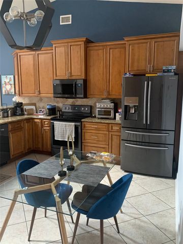 158 NE Twylite Ter, Port St Lucie, FL 34983