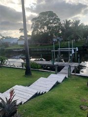 158 NE Twylite Ter, Port St Lucie, FL 34983