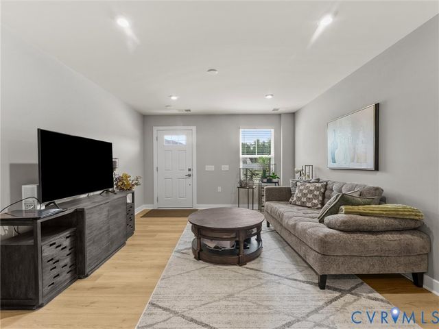 5420 Addison Gate Dr, Richmond, VA 23234