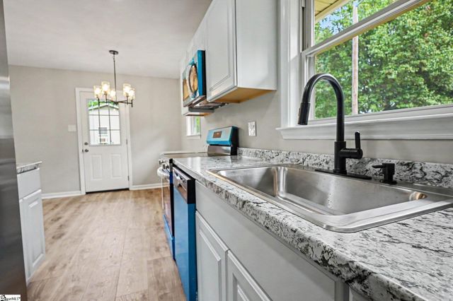 507 Craig Kropff Drive, Wellford, SC 29385