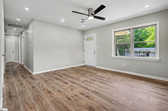 507 Craig Kropff Drive, Wellford, SC 29385