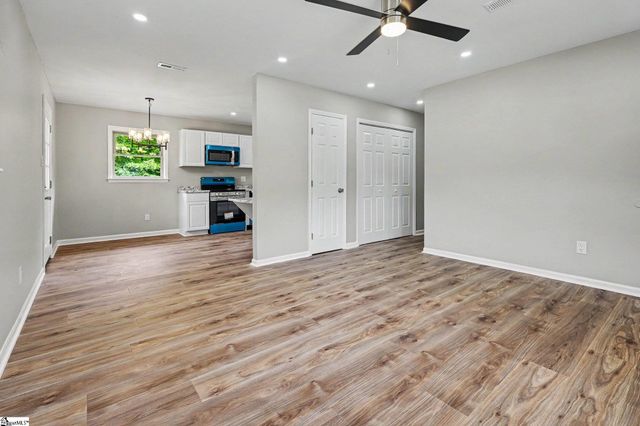 507 Craig Kropff Drive, Wellford, SC 29385