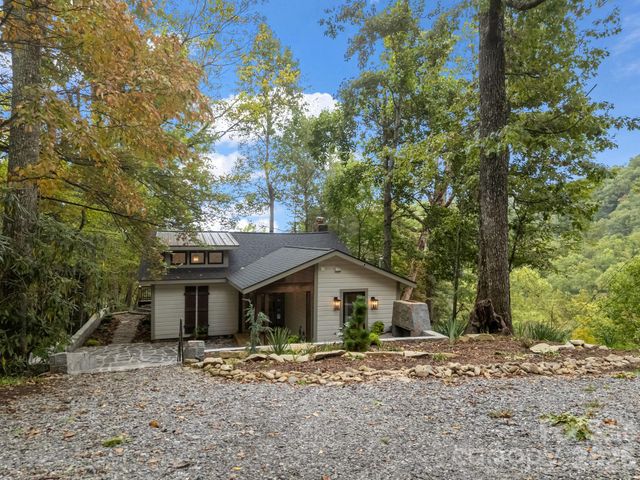 1821 Bearwallow Mountain Road, Hendersonville, NC 28792