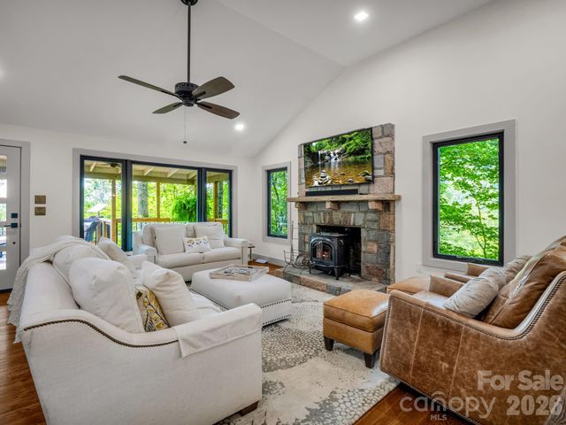 1821 Bearwallow Mountain Road, Hendersonville, NC 28792