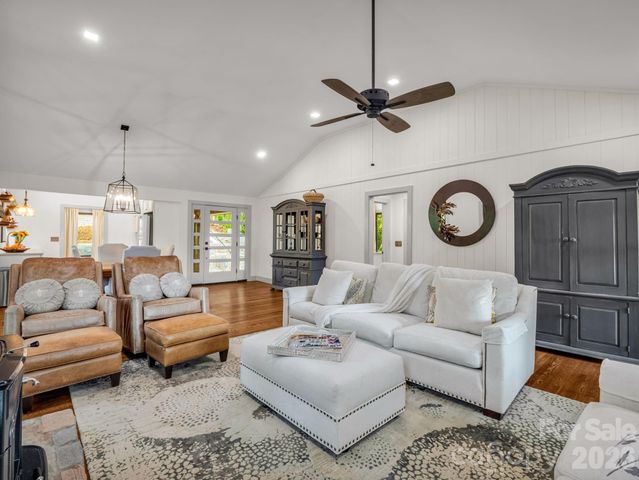 1821 Bearwallow Mountain Road, Hendersonville, NC 28792