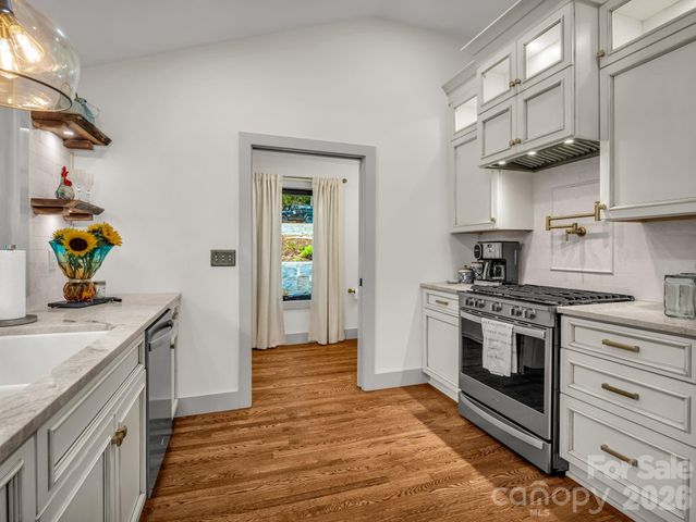 1821 Bearwallow Mountain Road, Hendersonville, NC 28792