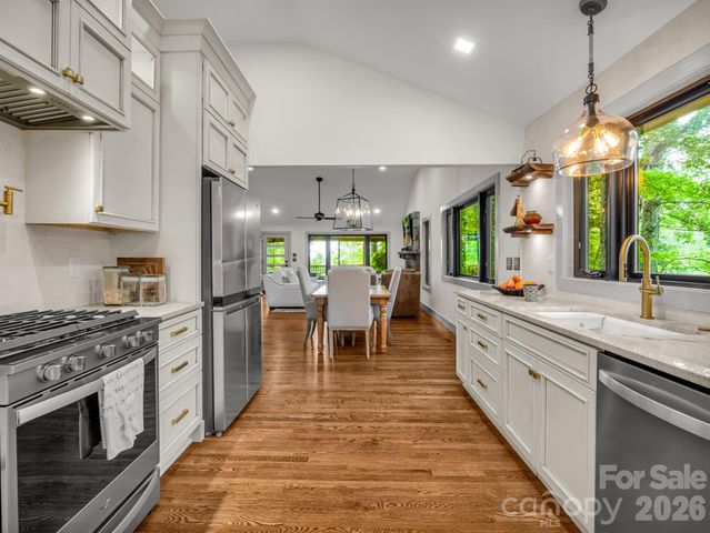 1821 Bearwallow Mountain Road, Hendersonville, NC 28792