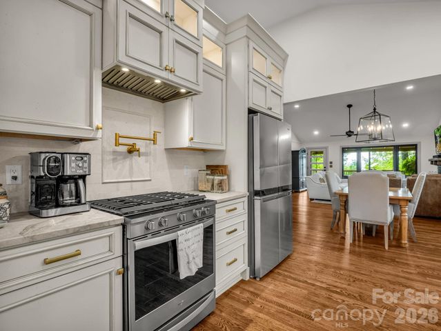 1821 Bearwallow Mountain Road, Hendersonville, NC 28792