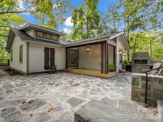 1821 Bearwallow Mountain Road, Hendersonville, NC 28792