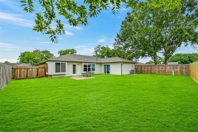 2701 Knoxville Drive, League City, TX 77573