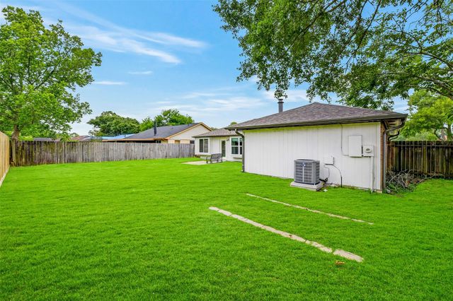2701 Knoxville Drive, League City, TX 77573