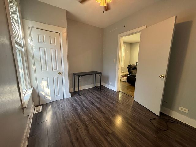 7931 S Muskegon Avenue, Chicago, IL 60617