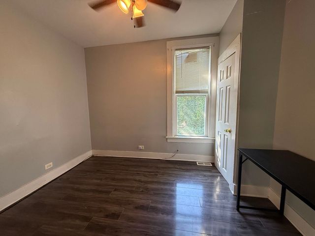7931 S Muskegon Avenue, Chicago, IL 60617