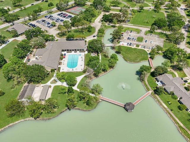 2919 N Peach Hollow Circle, Pearland, TX 77584