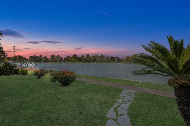 2919 N Peach Hollow Circle, Pearland, TX 77584