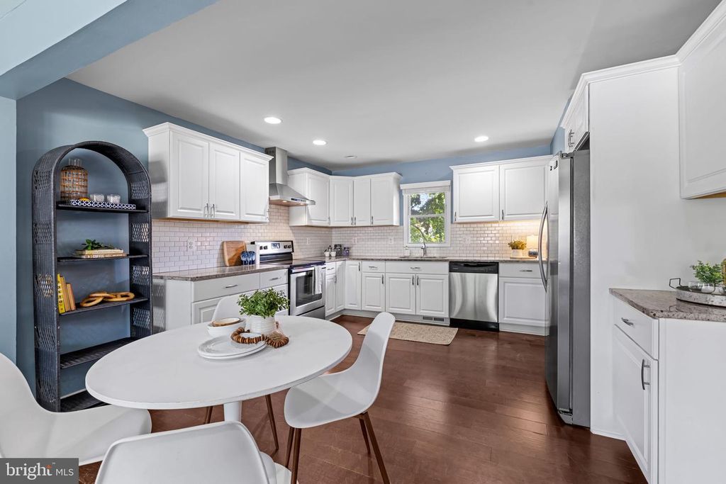 Image 8 of property listing at 216 PARKER AVE, Annapolis, MD 21401