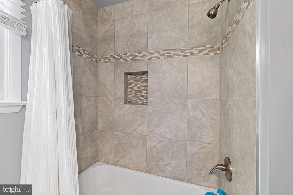 Image 15 of property listing at 216 PARKER AVE, Annapolis, MD 21401