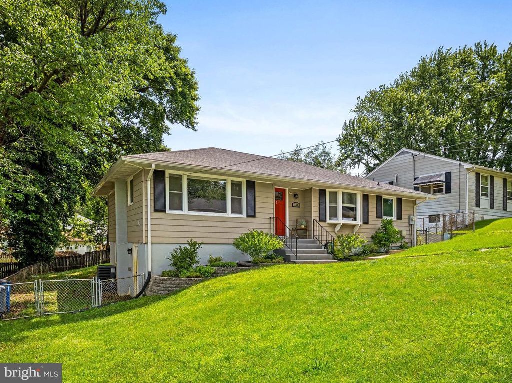 Image 2 of property listing at 216 PARKER AVE, Annapolis, MD 21401
