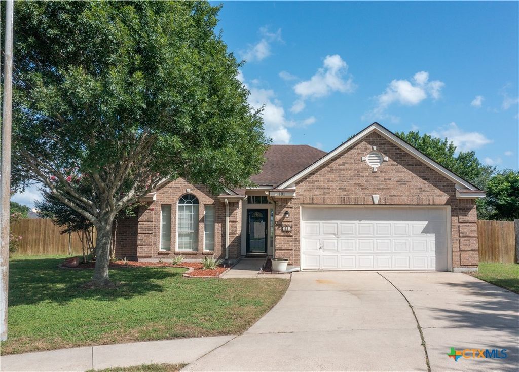 101 Arabian Drive, Victoria, TX 77904