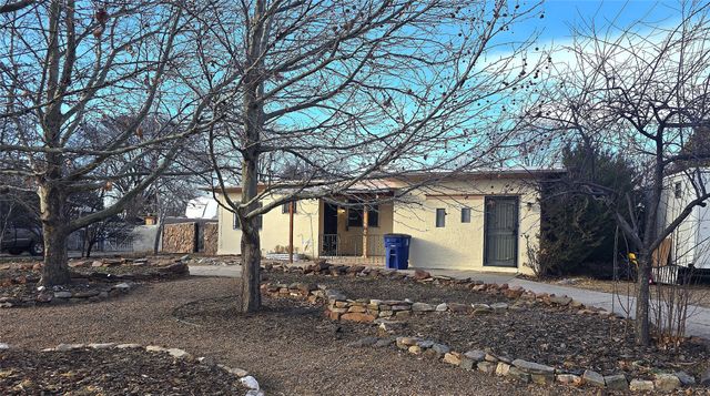 801 Sunset Drive, Espanola, NM 87532