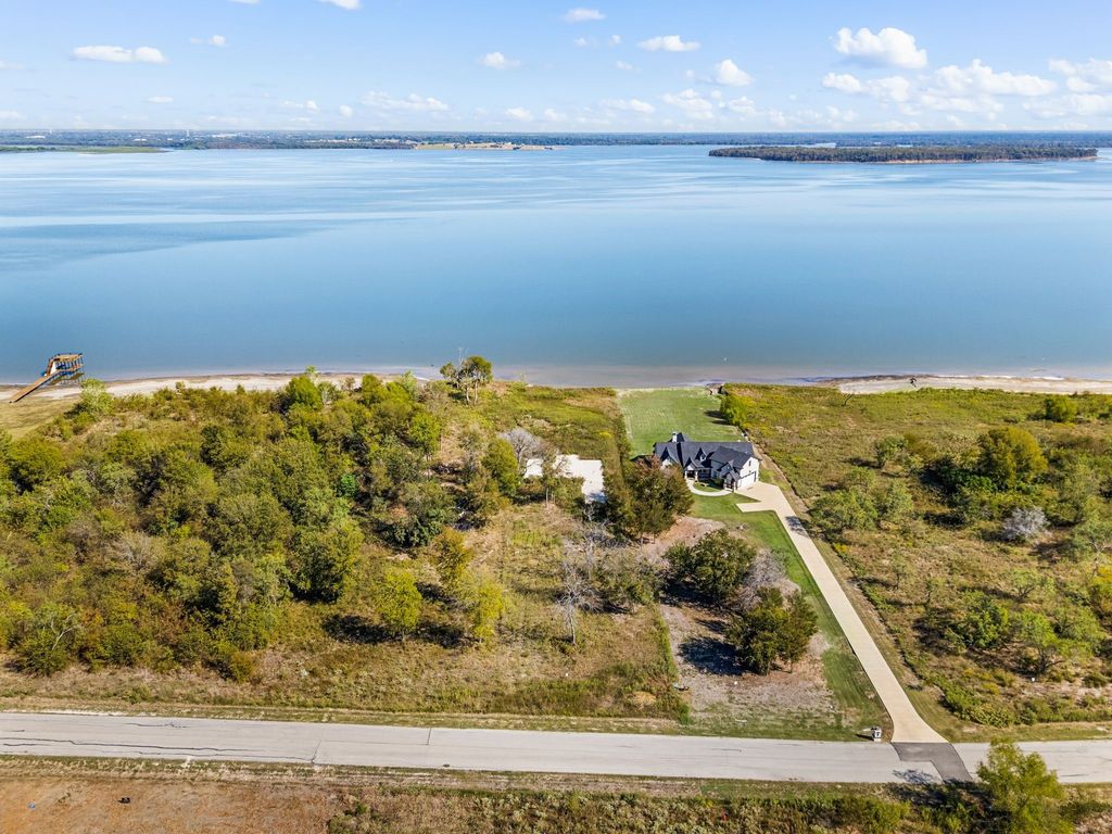 9397 W Shoreline Drive, Kemp, TX 75143