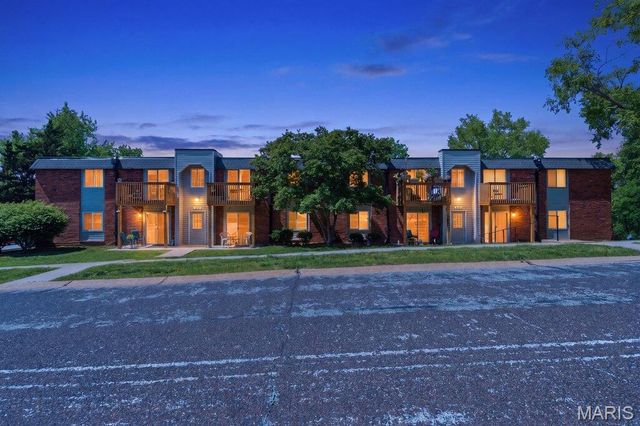2741 Westphalia Court F, St Louis, MO 63129
