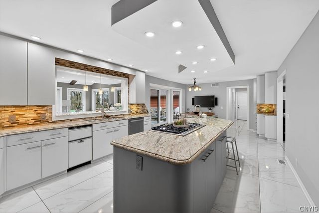 7979 Oak Brook Circle, Victor, NY 14534