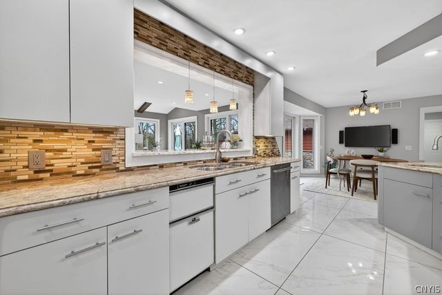 7979 Oak Brook Circle, Victor, NY 14534