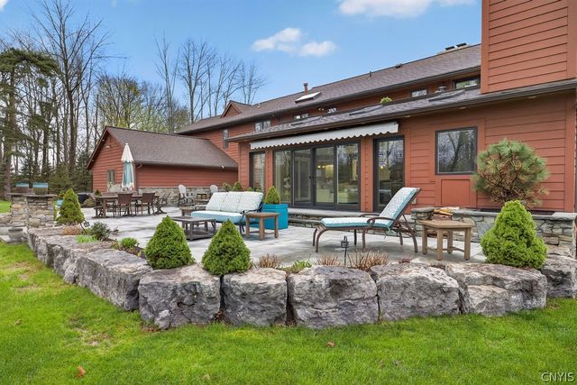 7979 Oak Brook Circle, Victor, NY 14534