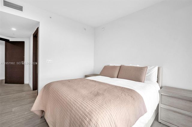 1000 Brickell Plz 3112, Miami, FL 33131